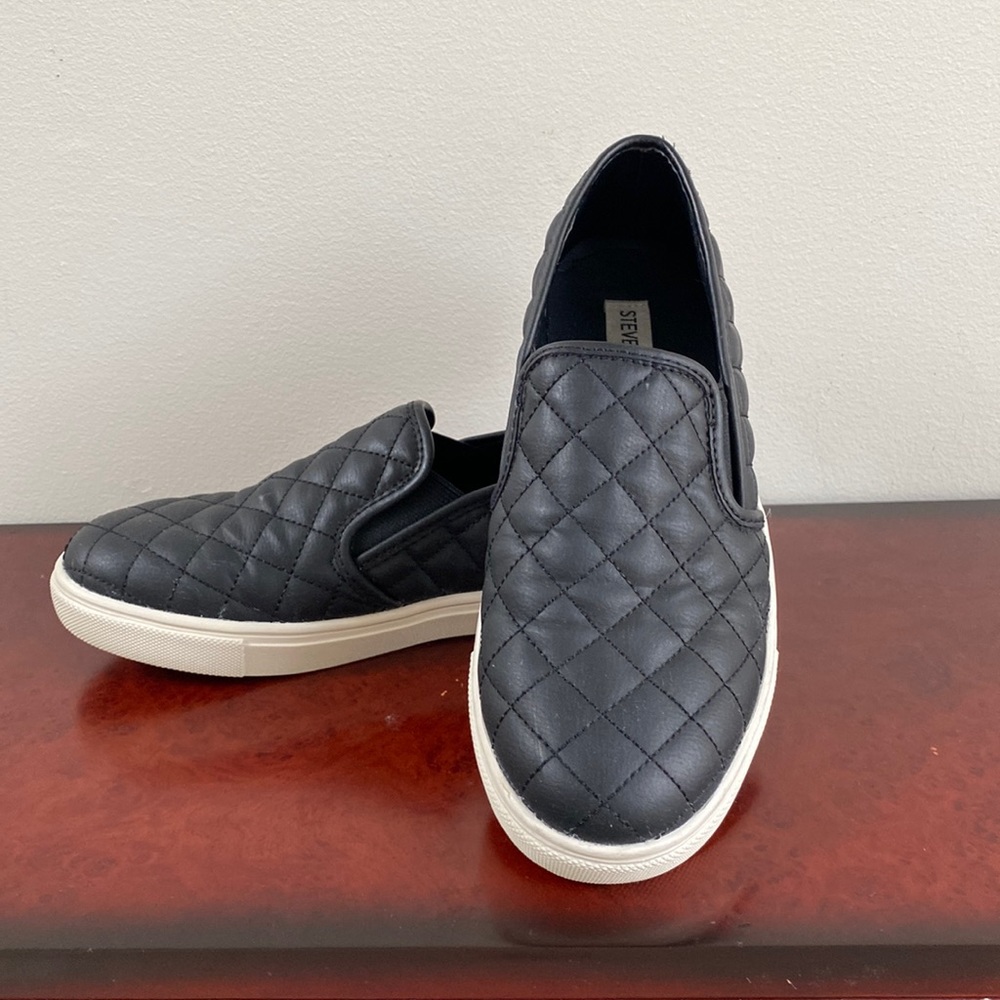 Steve Madden Ecentrcq slip on sneaker size 7B